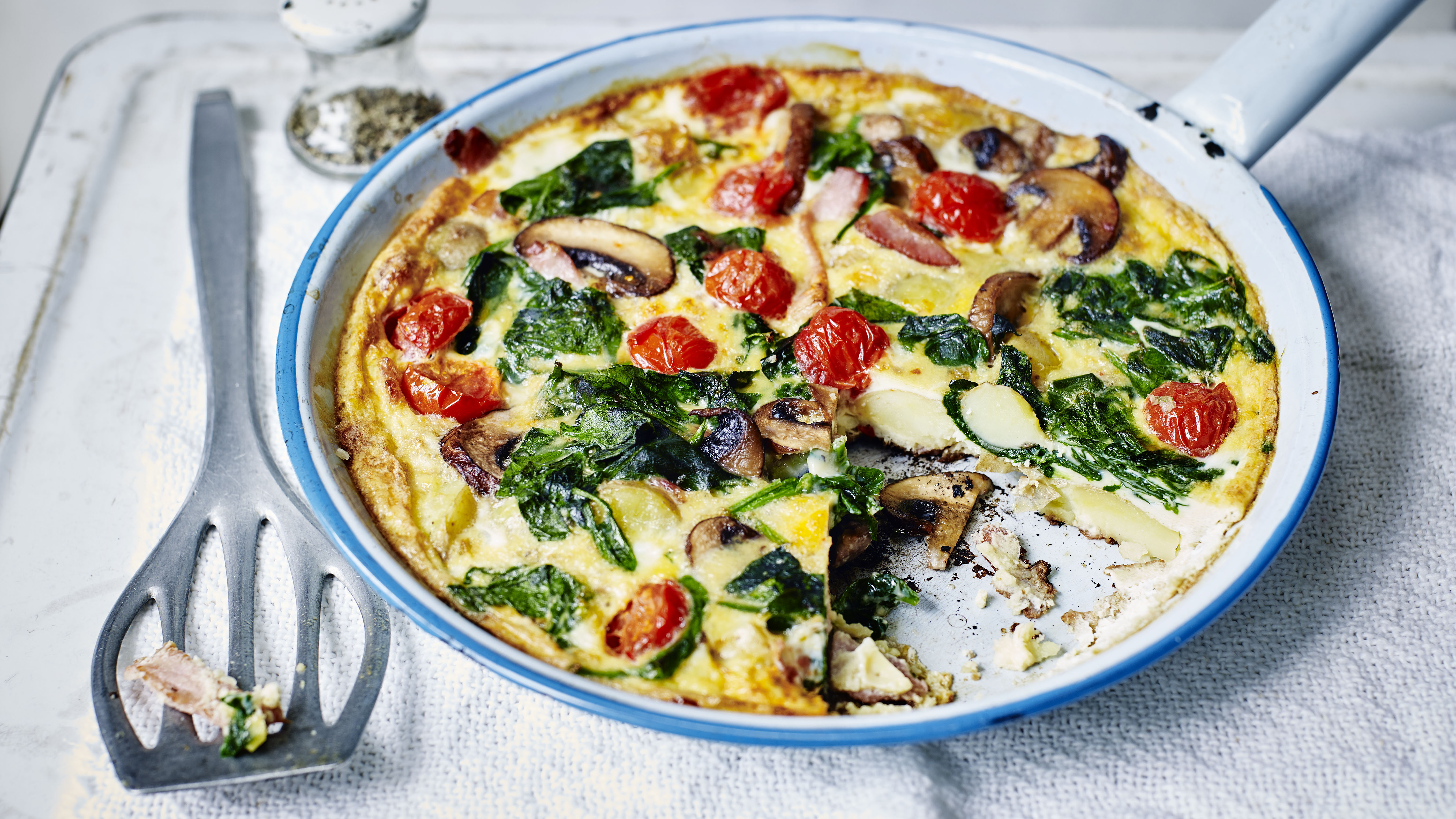 https://food-images.files.bbci.co.uk/food/recipes/all-day_breakfast_12416_16x9.jpg