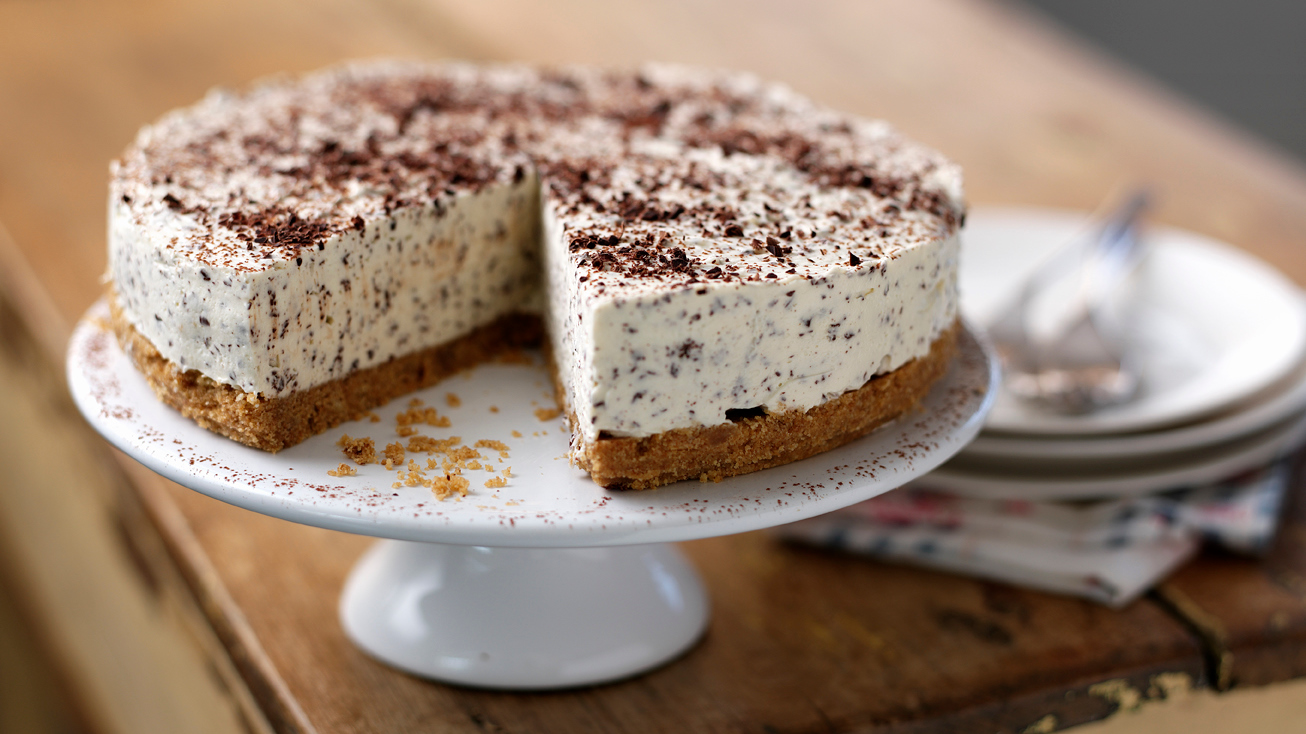 Irish cream and chocolate cheesecake recipe - BBC Food