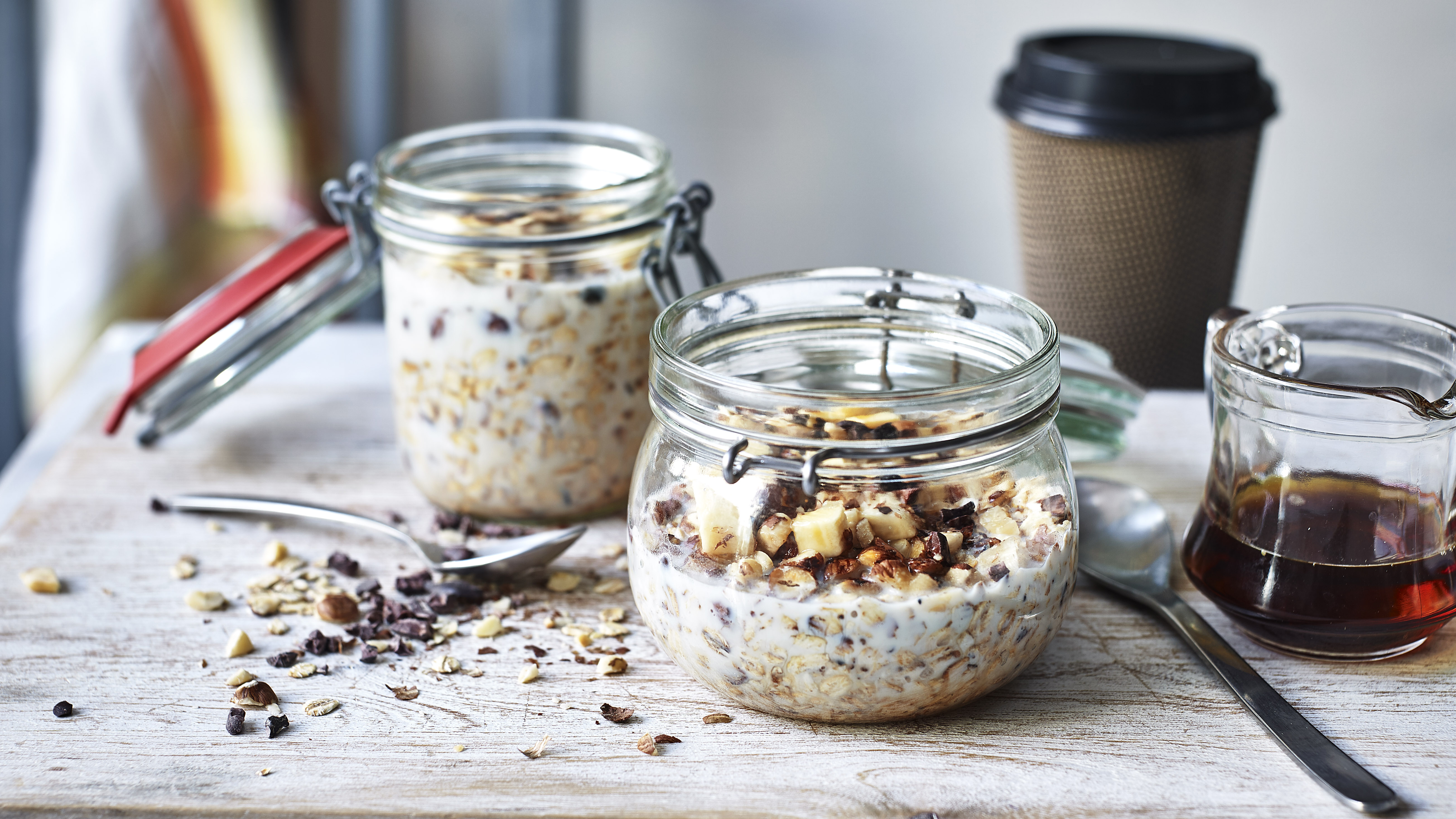 Banana cocoa crunch overnight oats-image