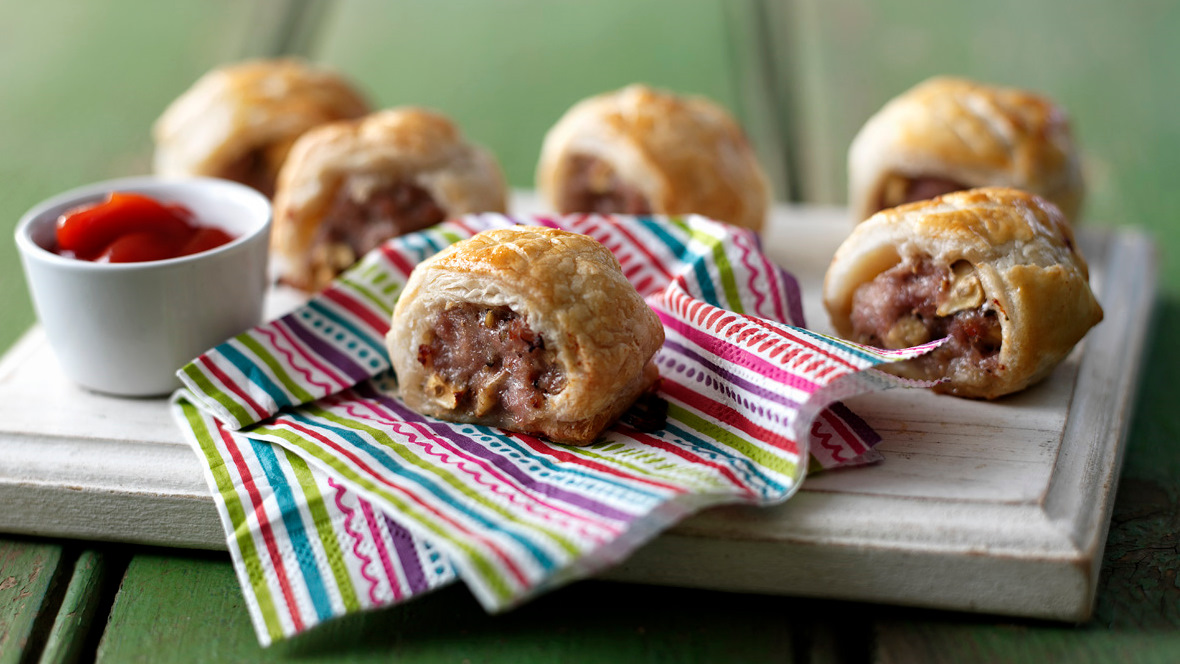 Featured image of post Mary Berry Shortcrust Pastry Sausage Rolls The secret for a successful m rbeteig is to use cold ingredients and cool hands