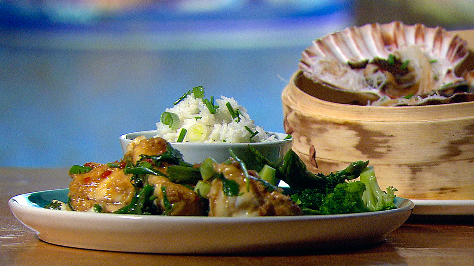 Black bean steamed scallops with noodles-image
