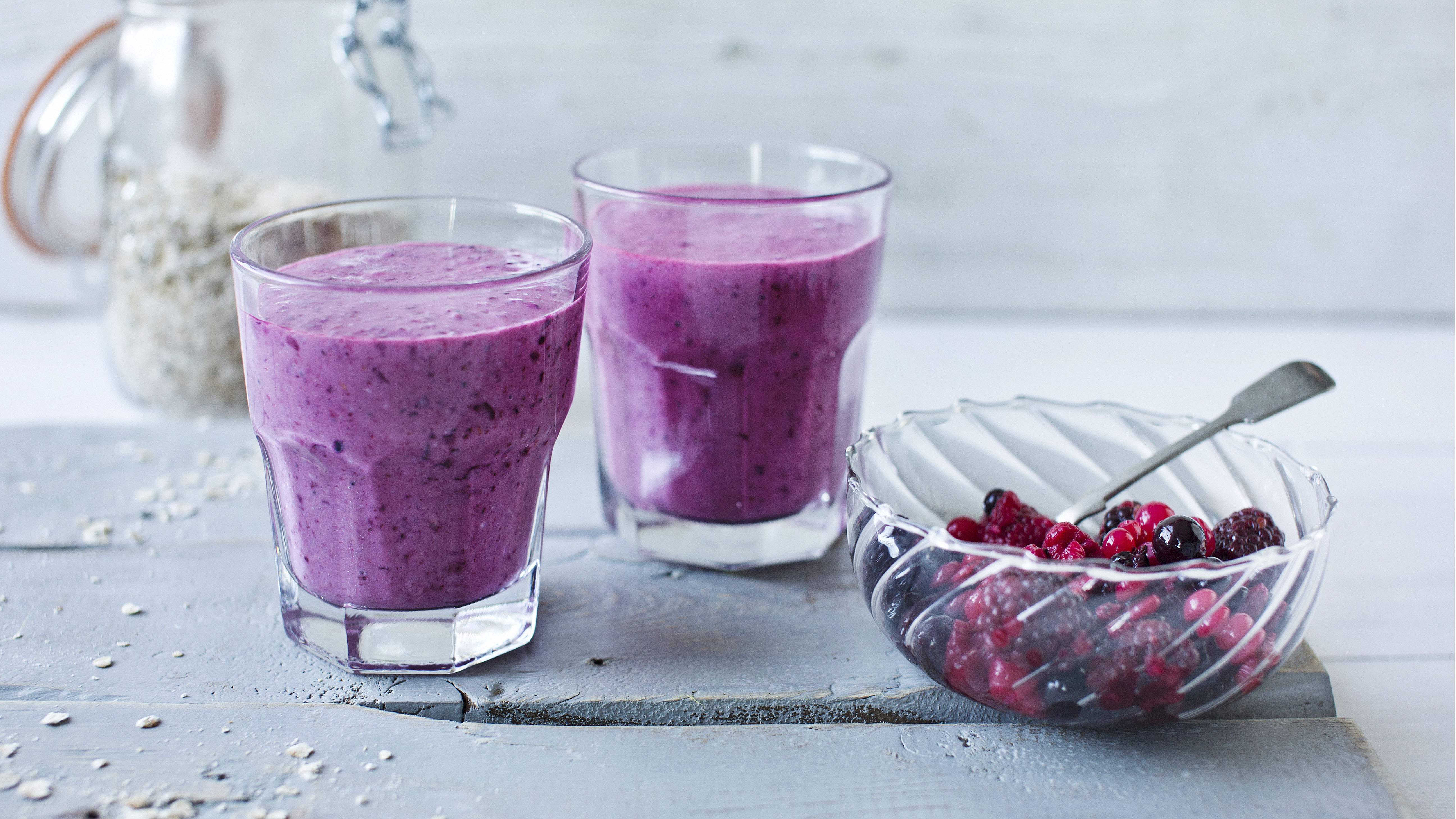 Blackberry and apple crumble smoothie recipe - BBC Food