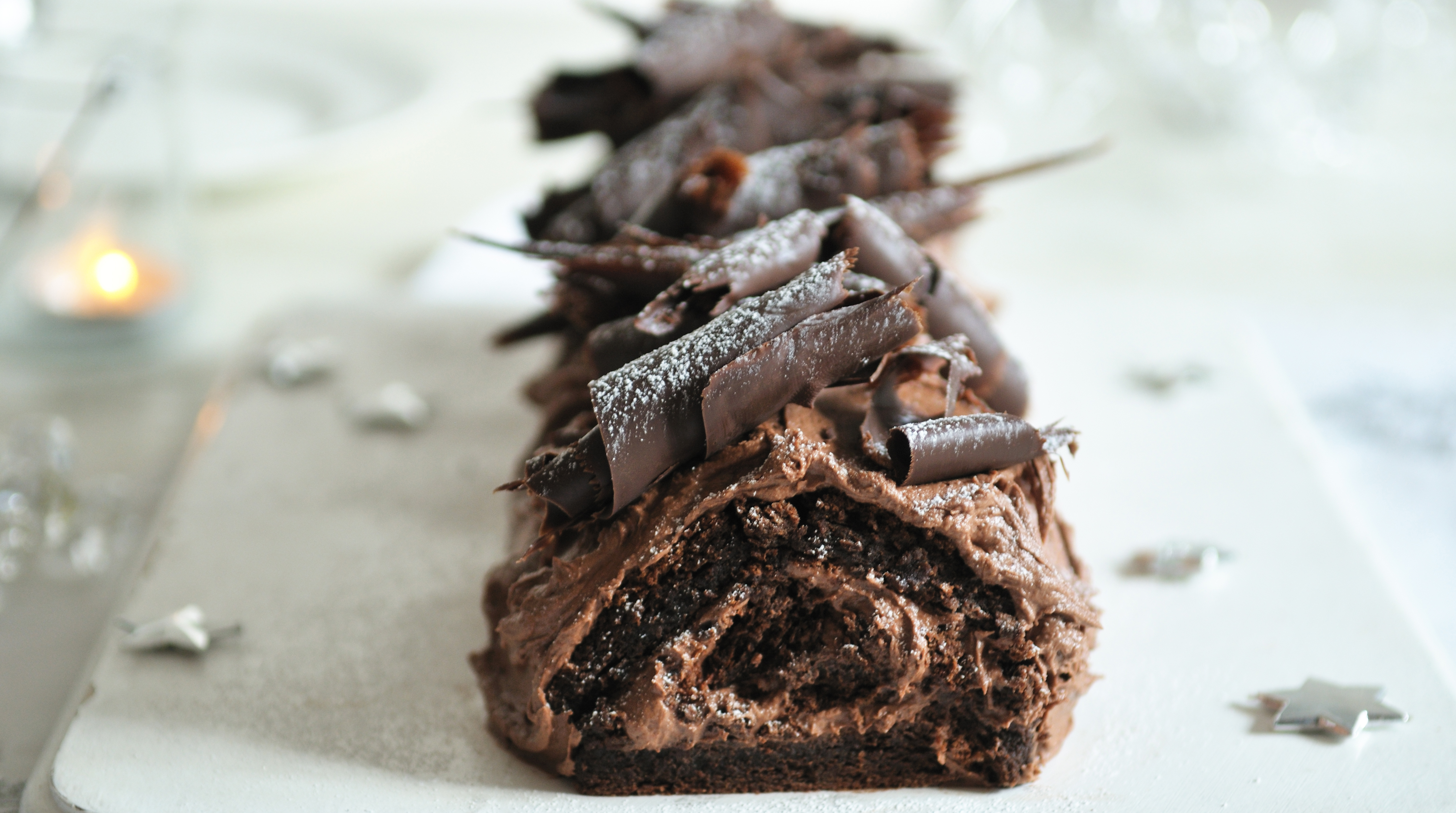 Gold Festive Christmas Yule Log Cake Board.