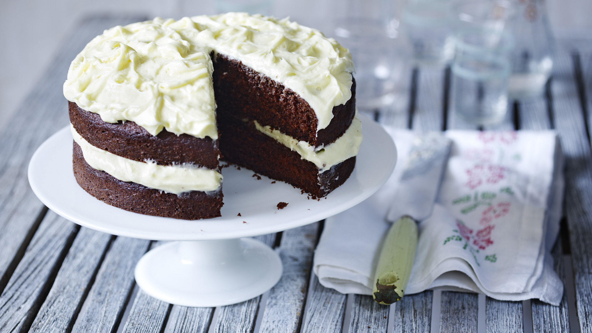 Queen Cake With Whipped Cream and Jam Filling Recipe