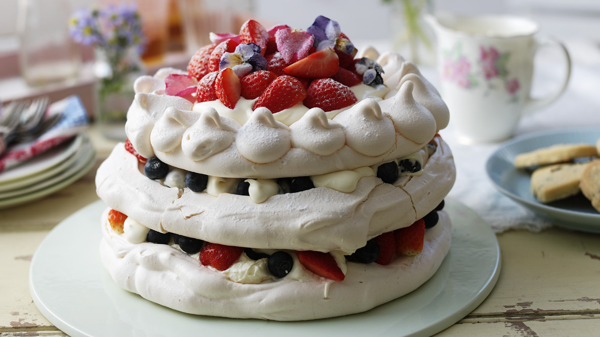 Strawberry Pavlova - Meringue and Cream Fruity Dessert Recipe