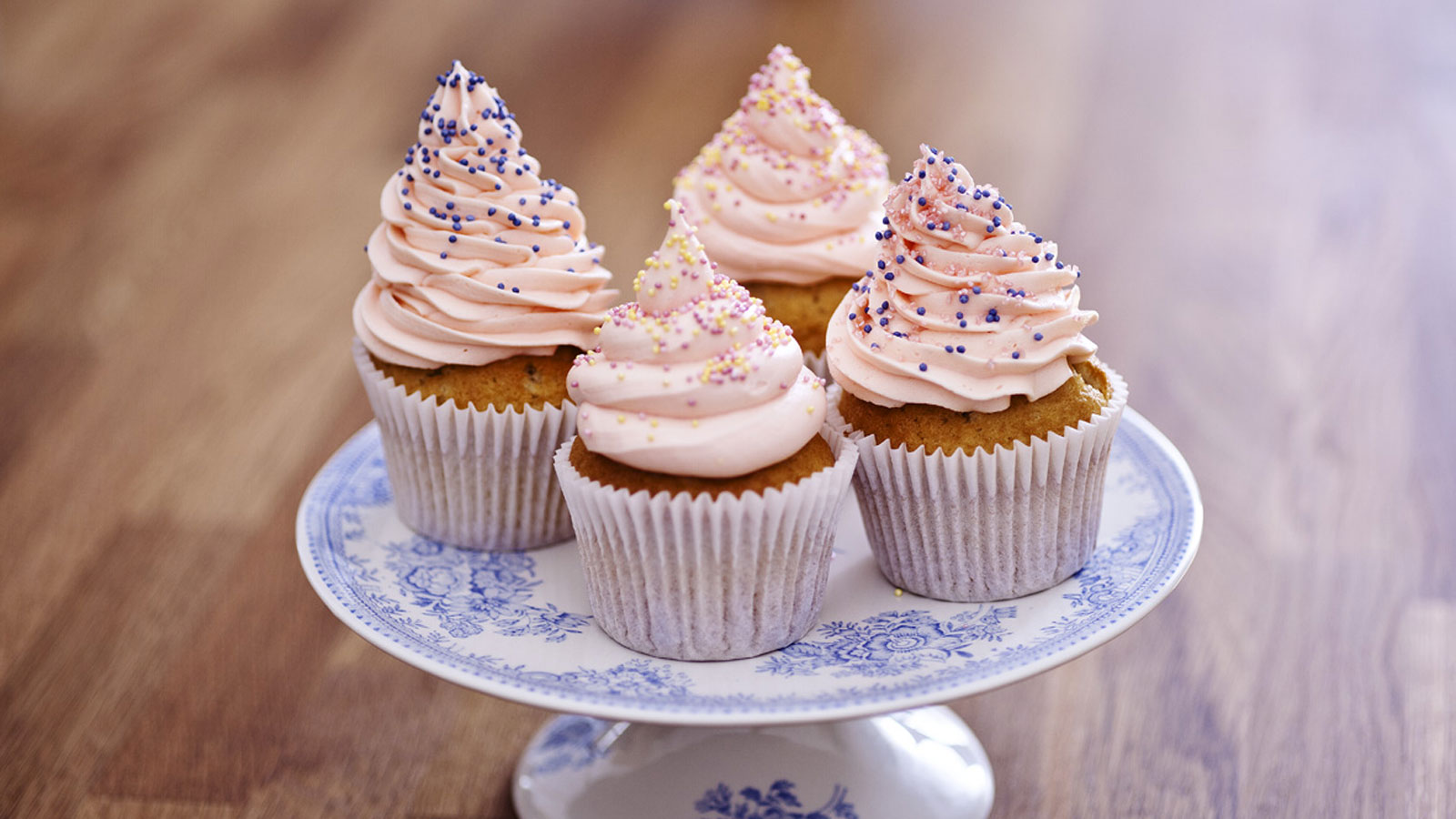 Birthday cupcakes recipe - BBC Food
