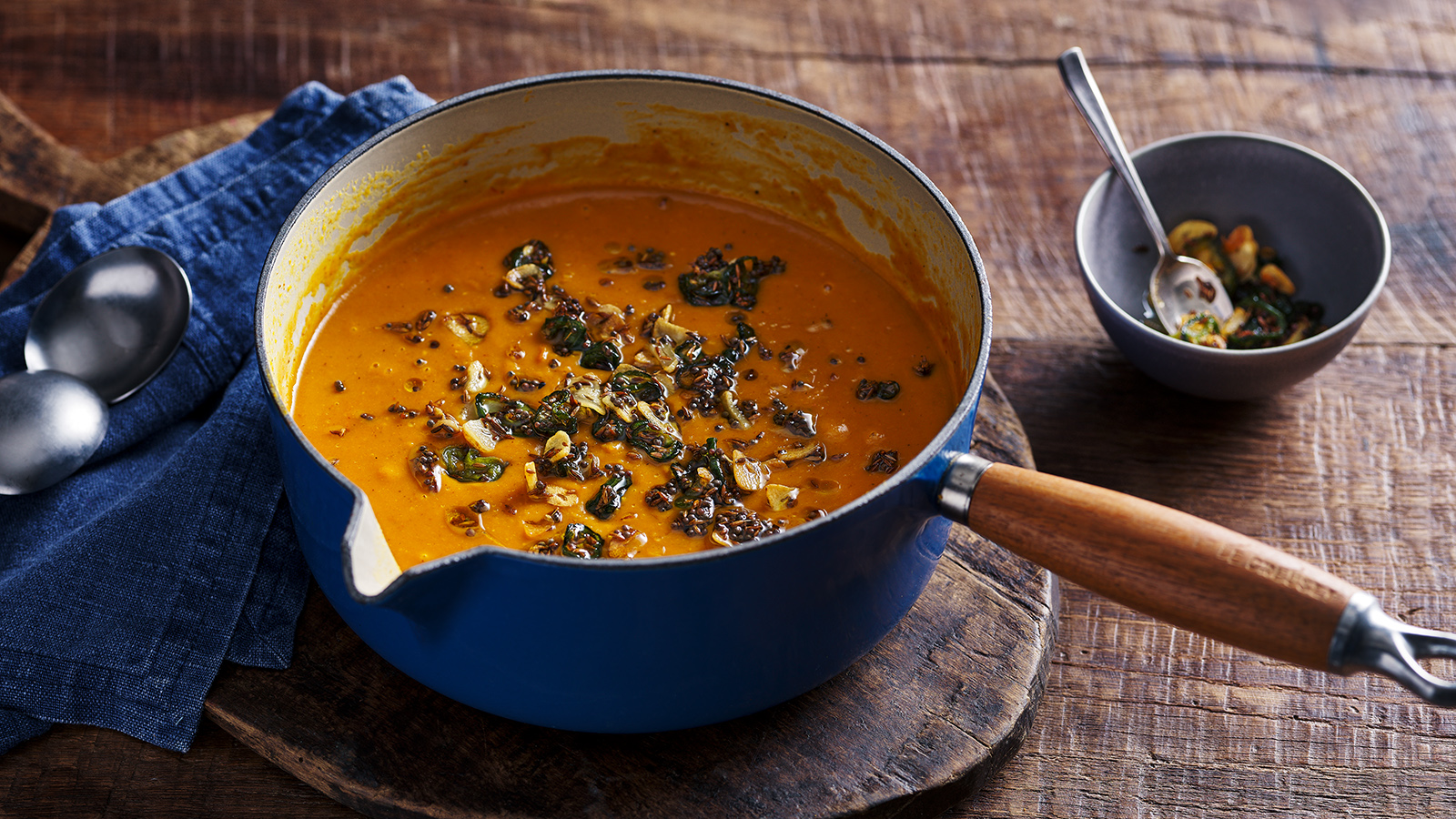 https://food-images.files.bbci.co.uk/food/recipes/curried_pumpkin_soup_04628_16x9.jpg