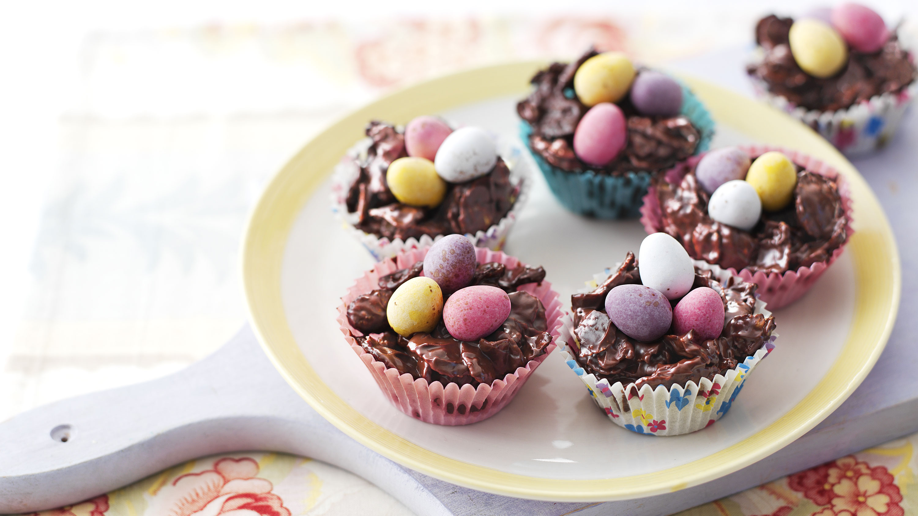 Chocolate Easter egg nest cakes | Recipe Cart