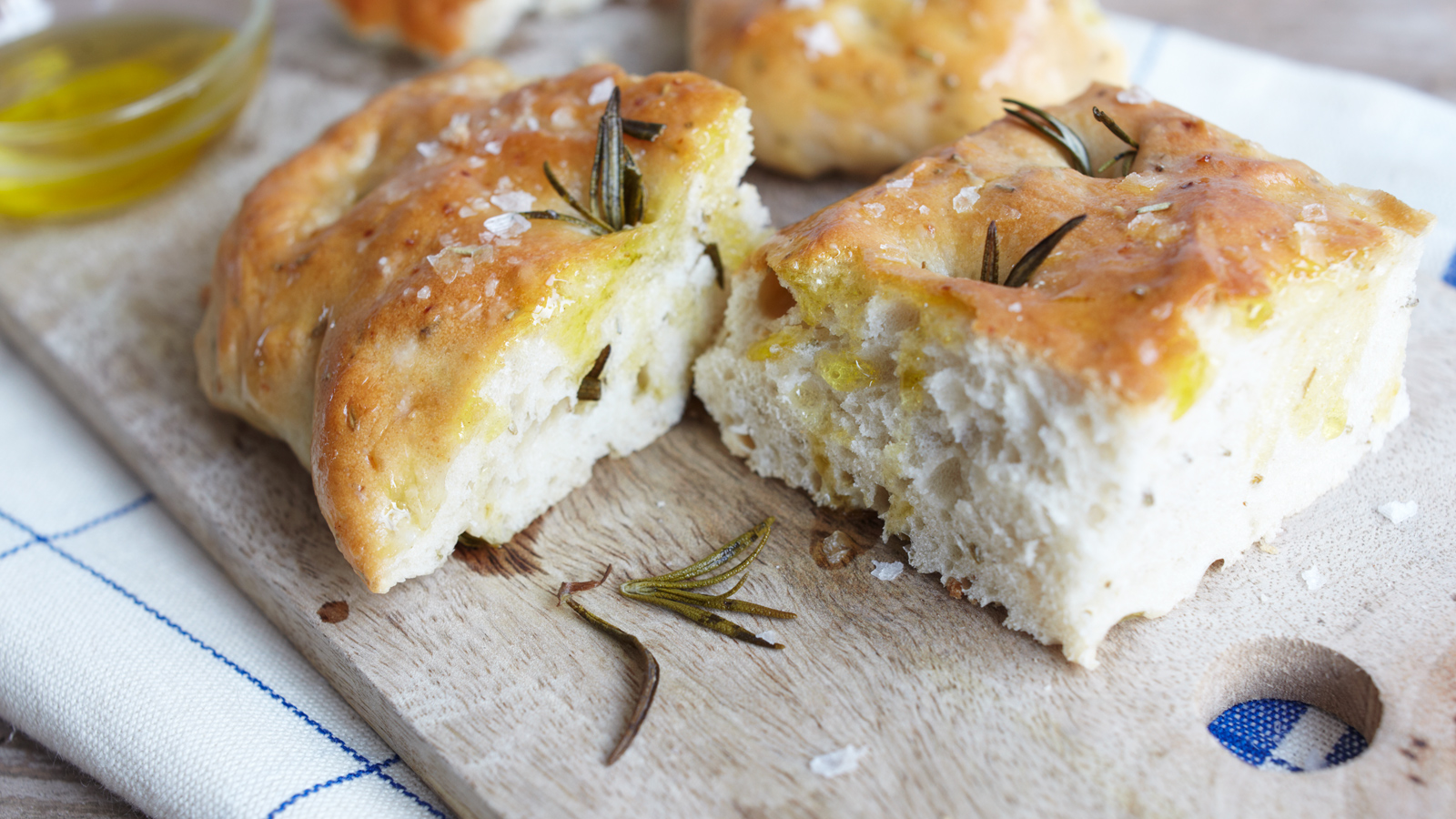 Summer eats: Fresh thyme and rosemary focaccia bread | SHEmazing!