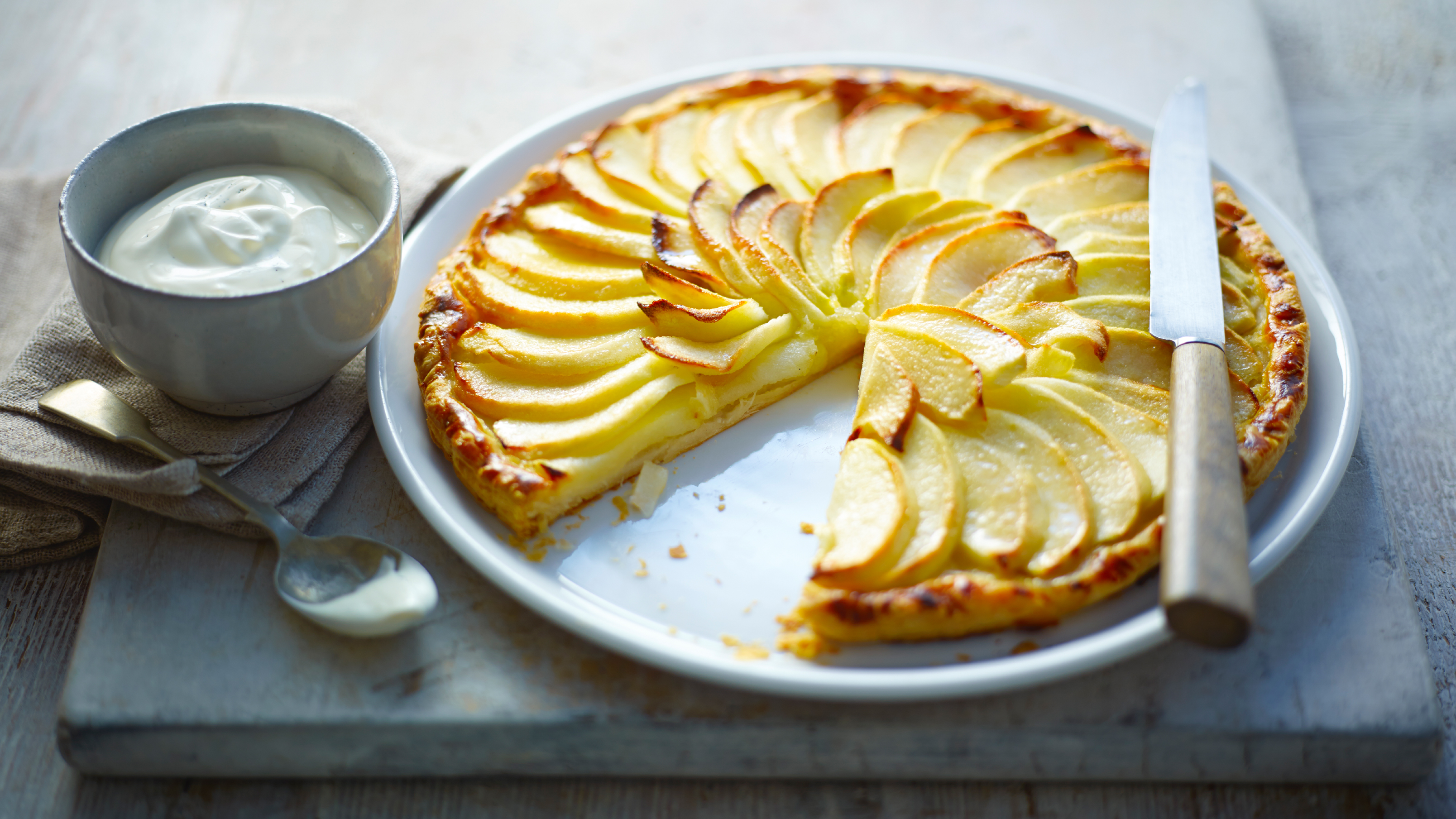 french apple pie with icing