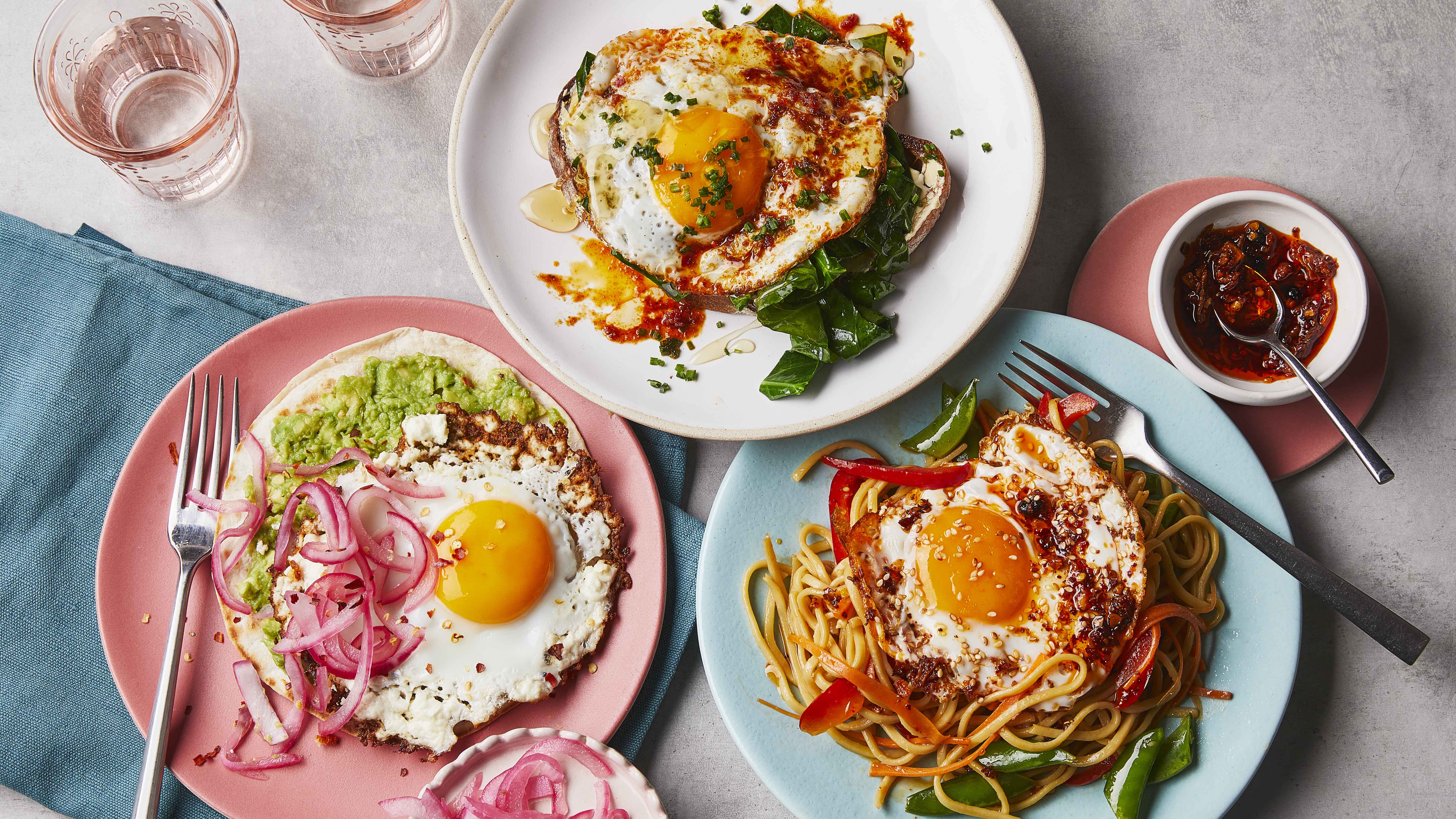https://food-images.files.bbci.co.uk/food/recipes/fried_eggs_three_ways_02866_16x9.jpg