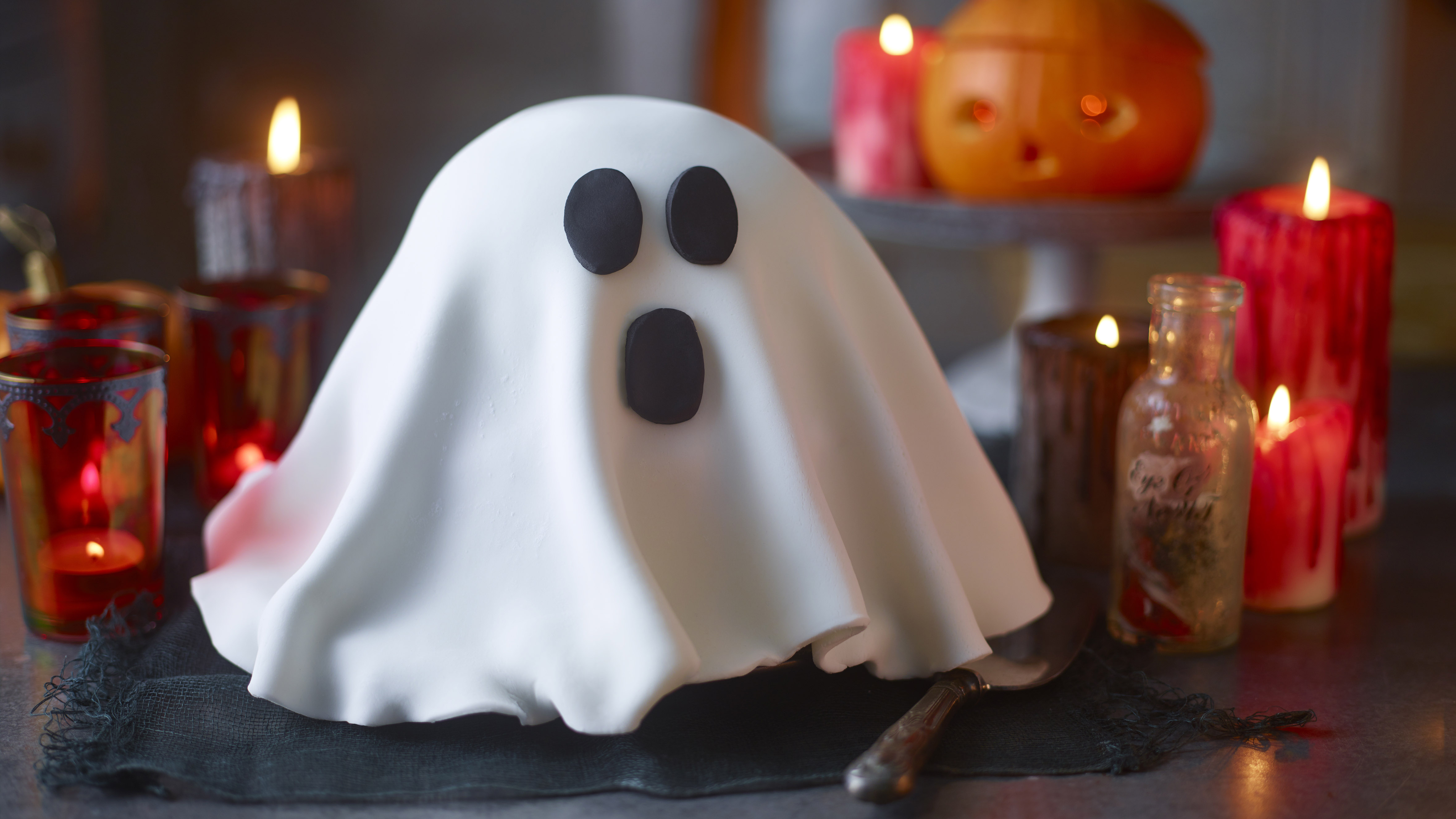 Easy Marshmallow Fondant Ghost Cake (Halloween!) By Kacey Joanette -  Foodrhythms