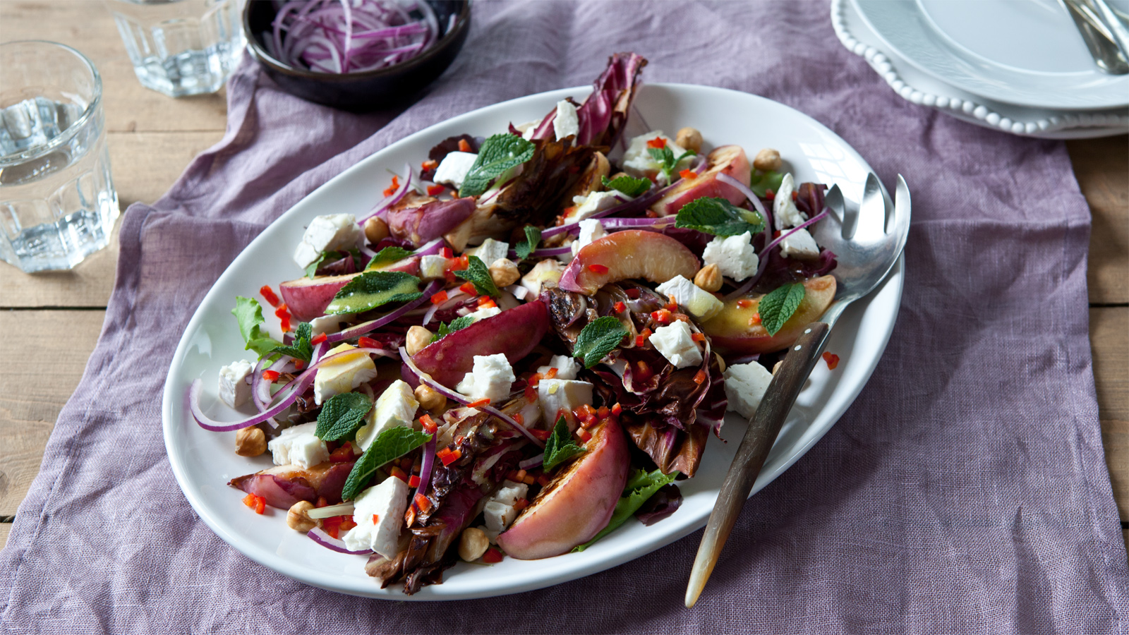 Grilled radicchio and peach salad with goats' cheese -image
