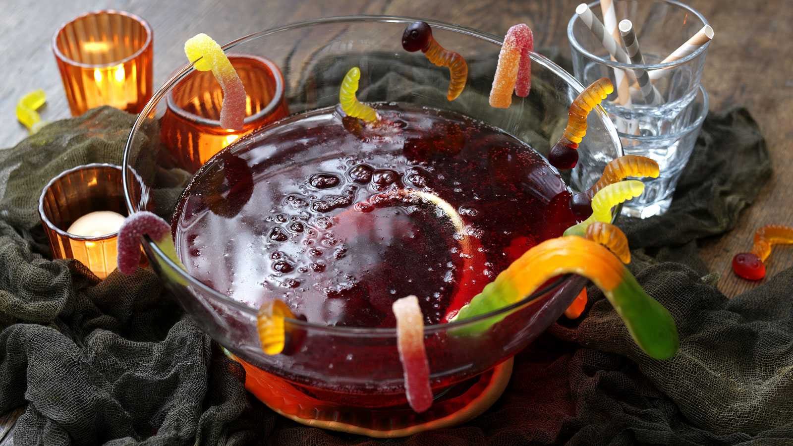 https://food-images.files.bbci.co.uk/food/recipes/halloween_punch_45819_16x9.jpg