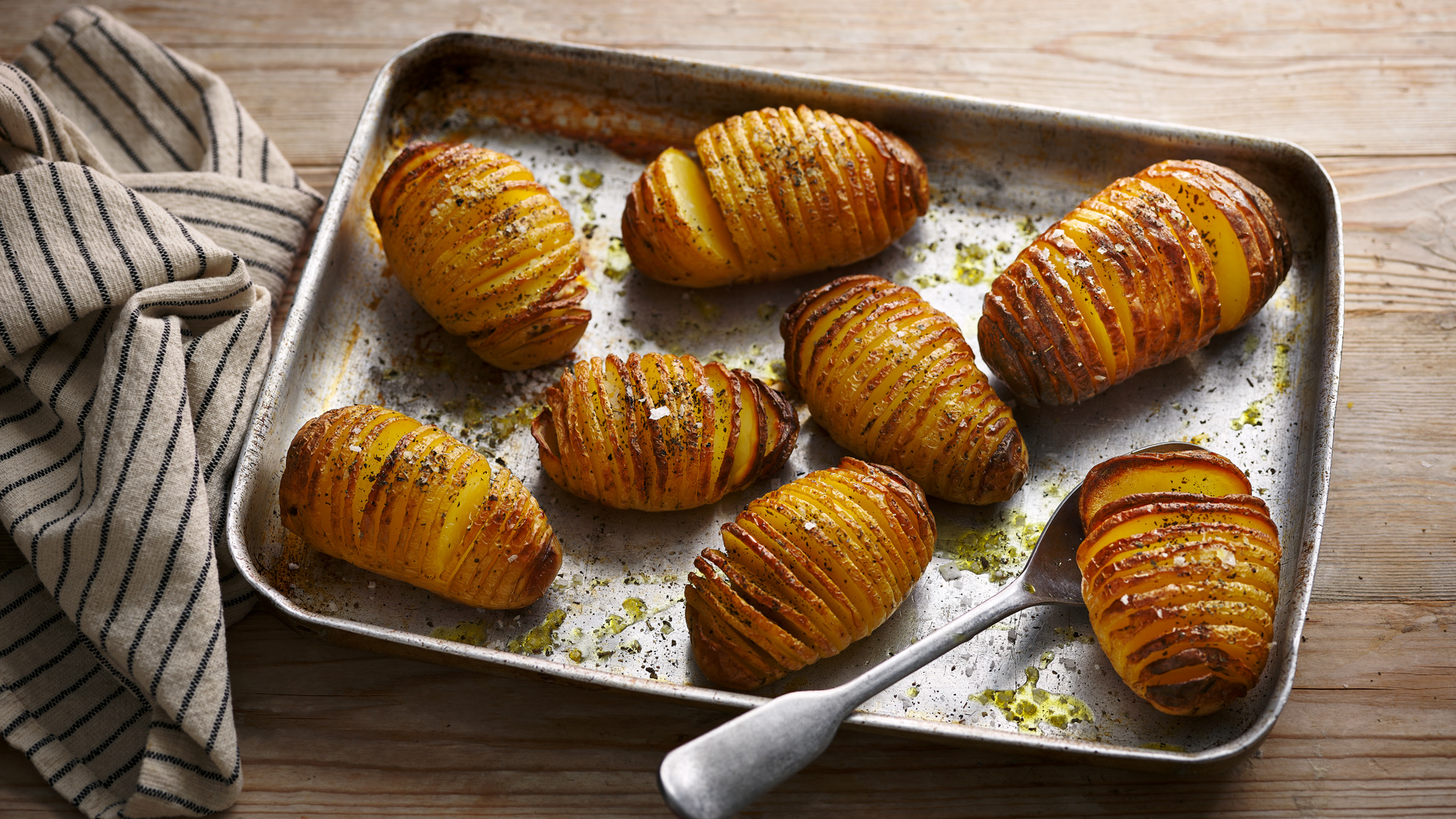 Roast new potatoes recipe - BBC Food