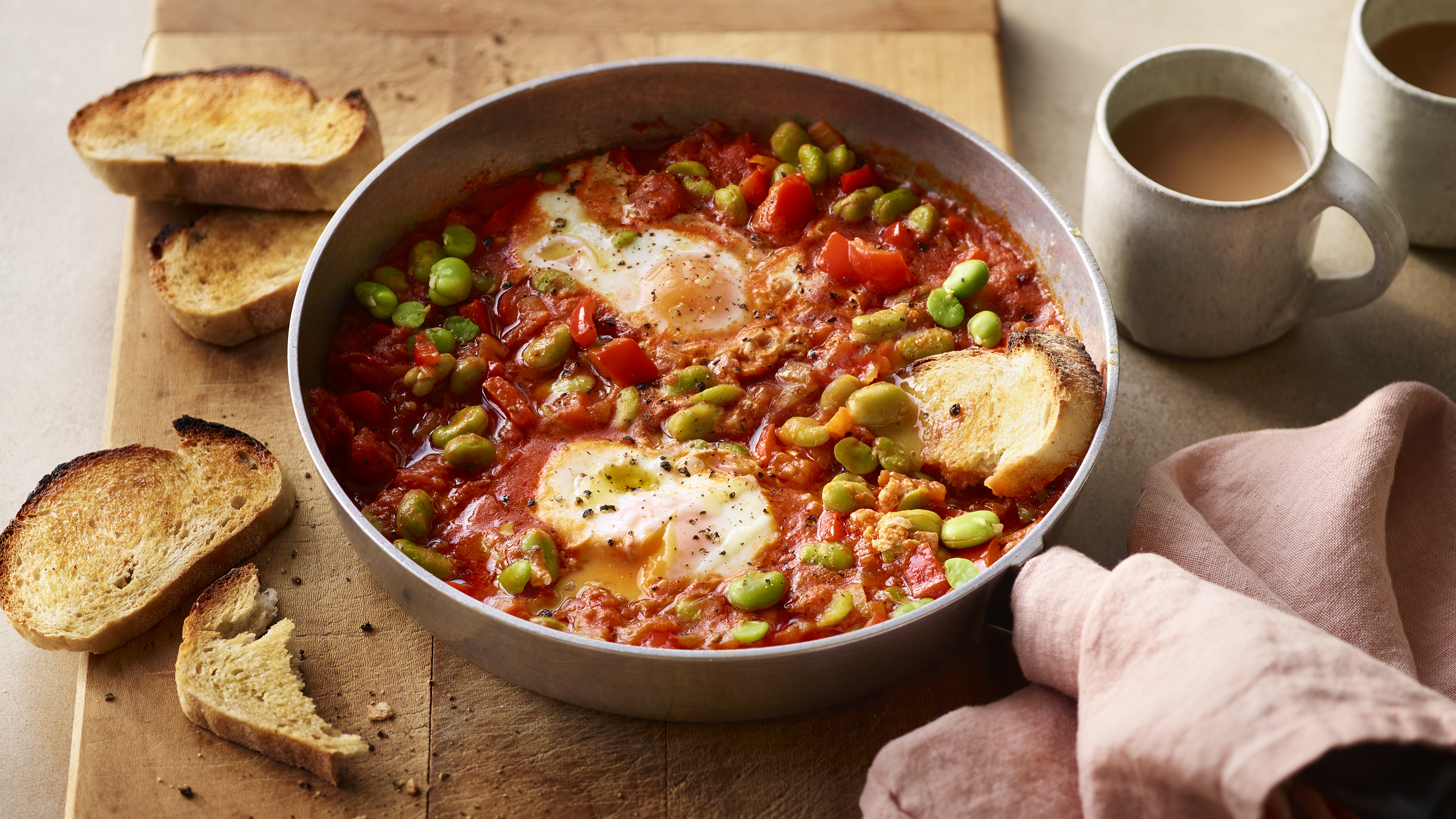 https://food-images.files.bbci.co.uk/food/recipes/healthy_egg_breakfast_47934_16x9.jpg