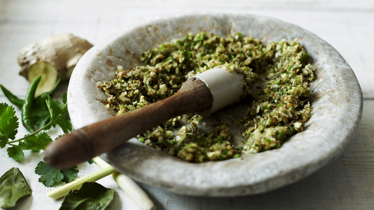 How to make Thai green curry paste recipe
