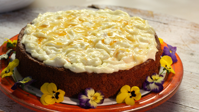 Suji Cake Direct In Kadai | Eggless & Without Oven | Yummy | Eggless Semolina  Cake | Rava Cake - YouTube