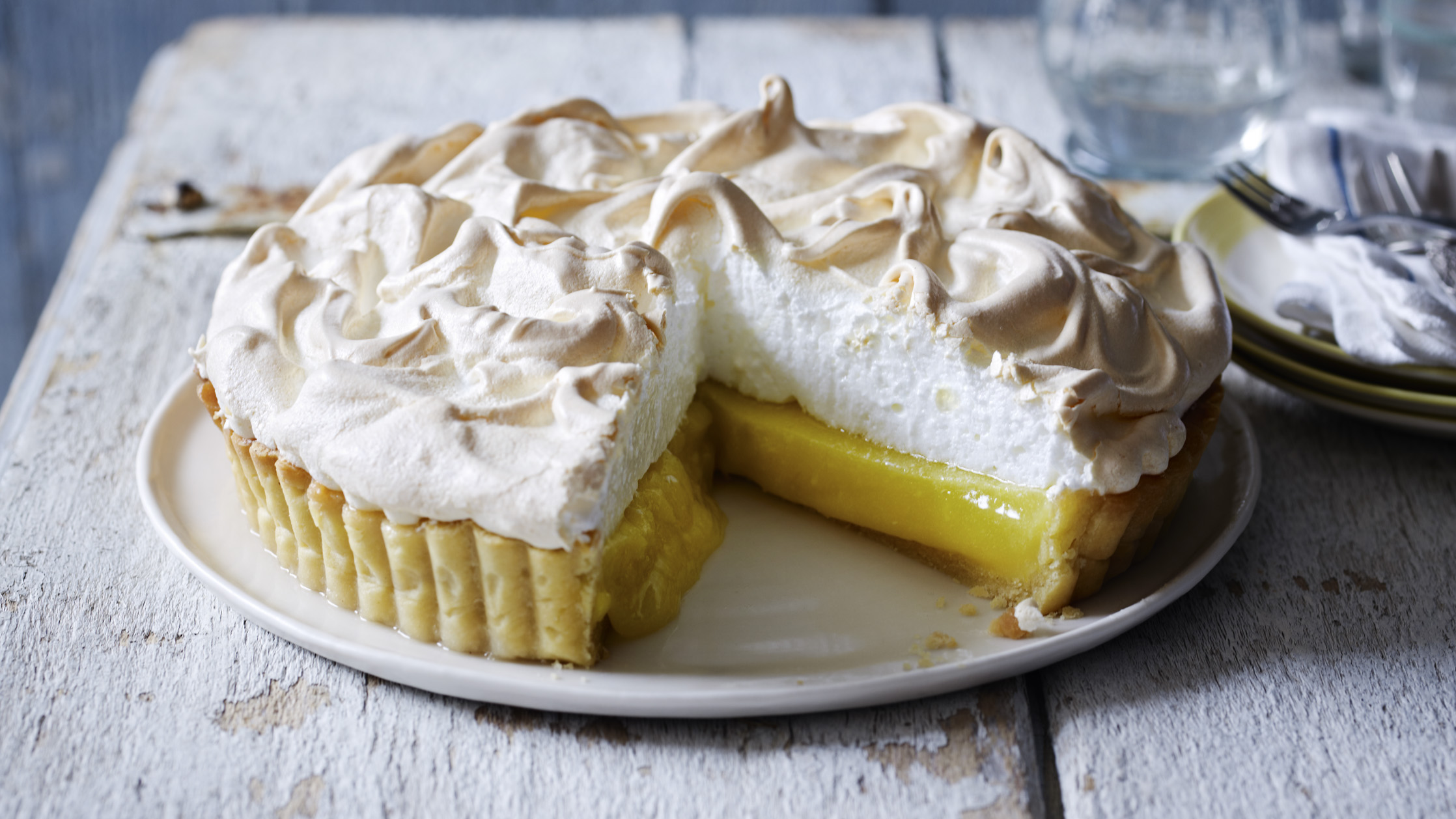 https://food-images.files.bbci.co.uk/food/recipes/marys_lemon_meringue_pie_02330_16x9.jpg