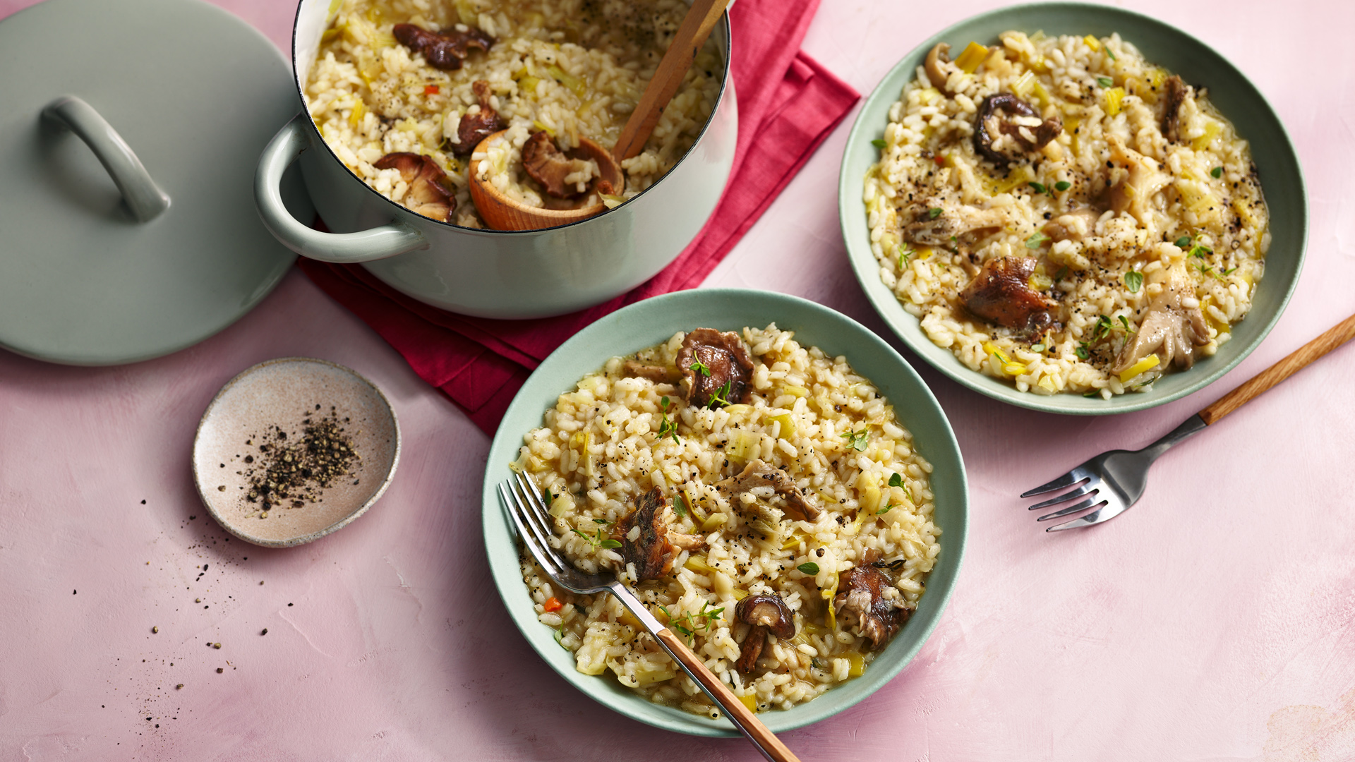 Vegan risotto with mushroom and leek -image
