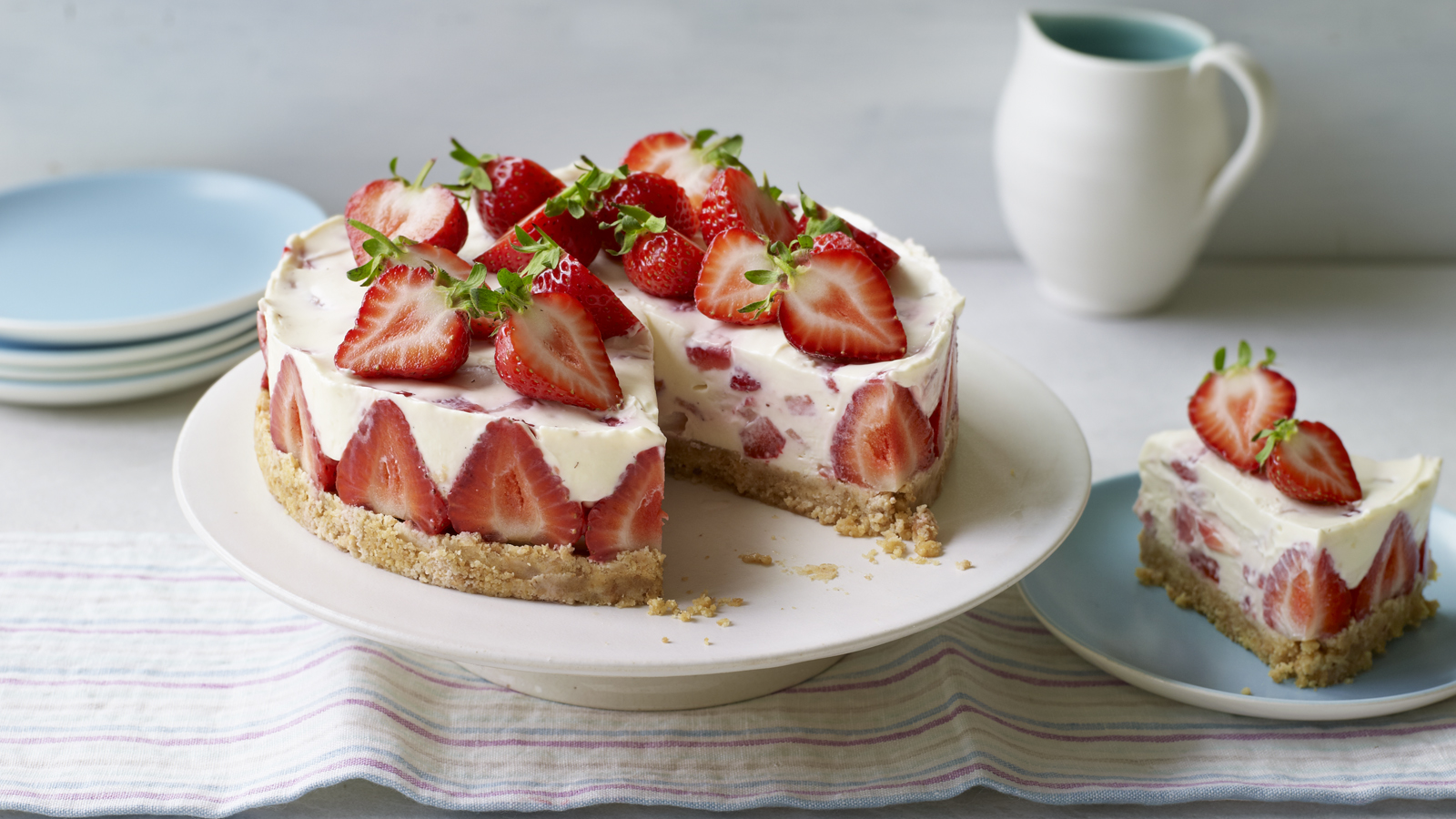 fancy strawberry cheesecake slice