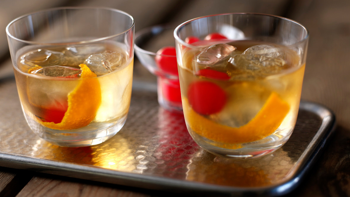 Old-fashioned whisky cocktail -