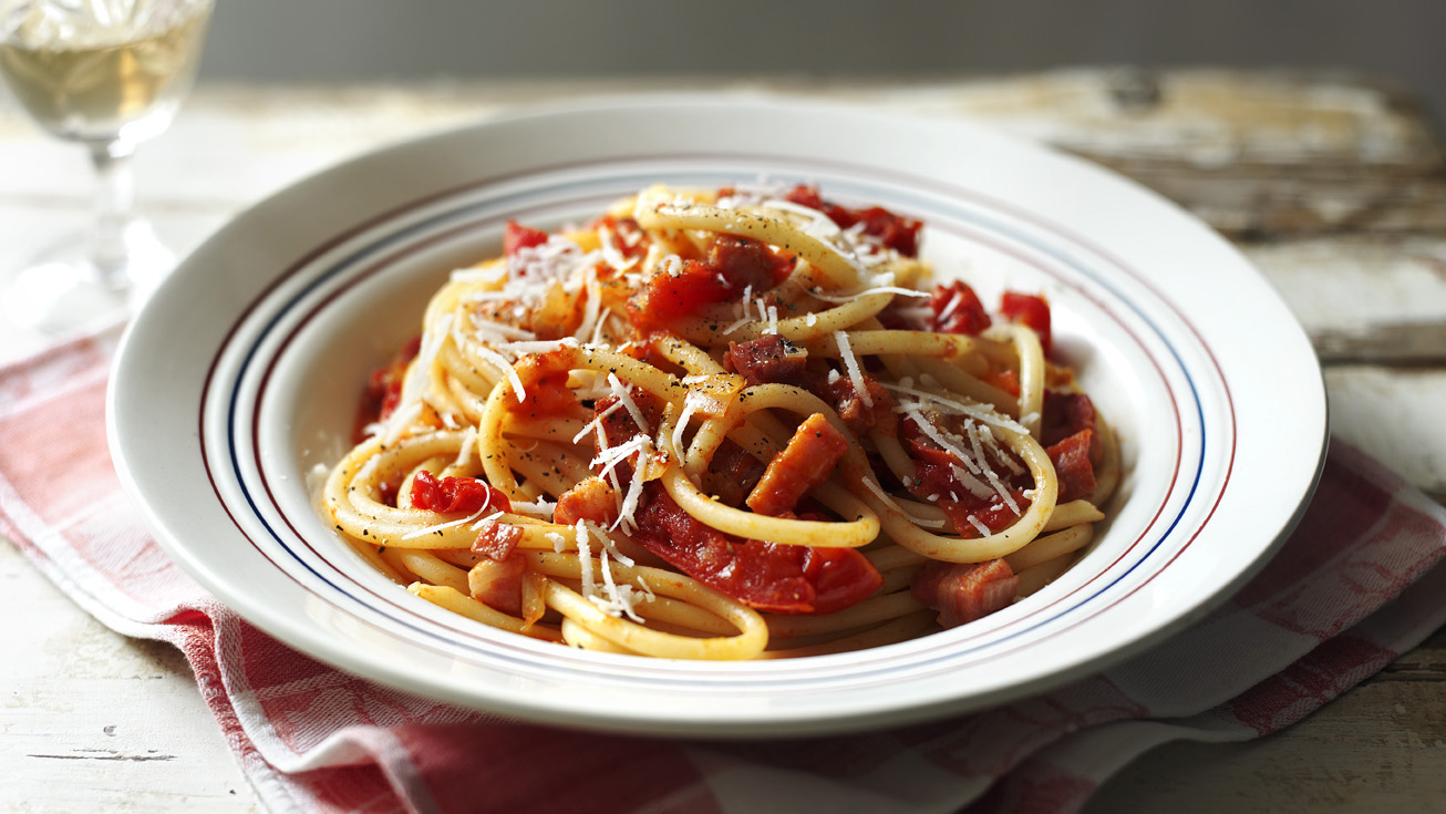 Pasta with chilli, bacon and tomato sauce recipe - BBC Food