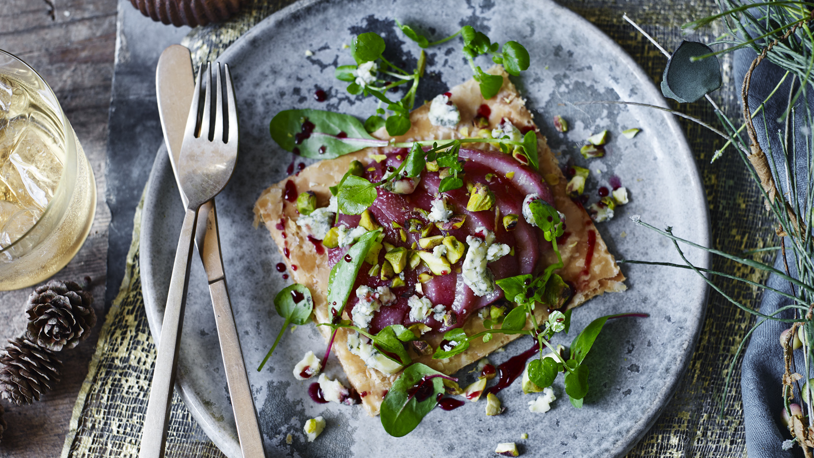 Pear tart with Stilton and pistachios-image