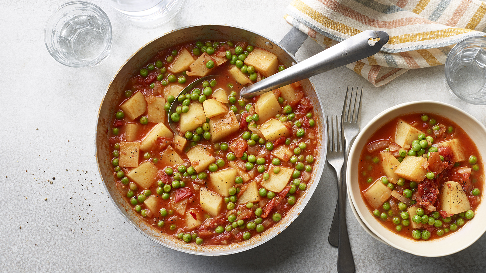 Potato and pea curry -image