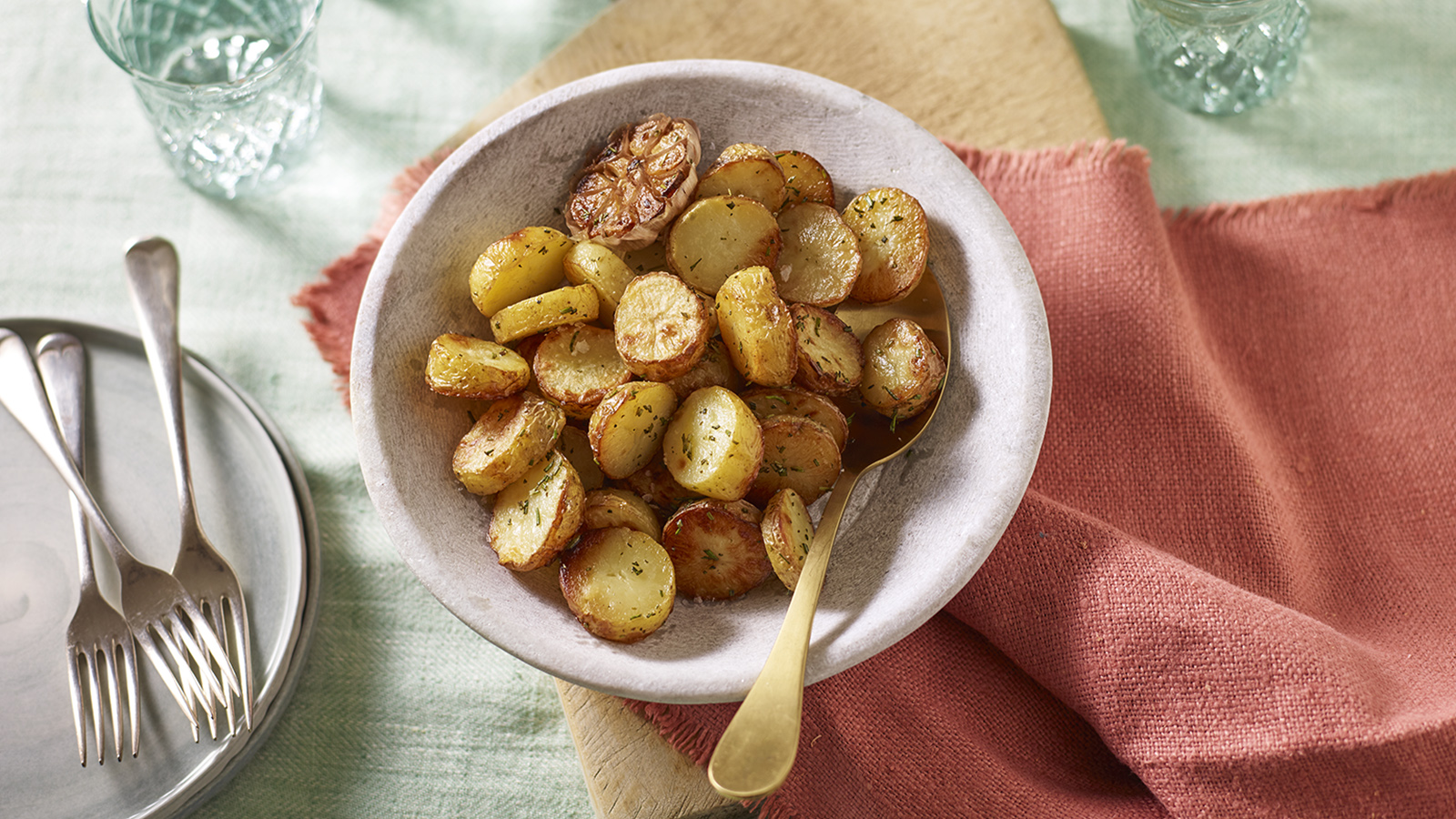 Roast new potatoes recipe - BBC Food