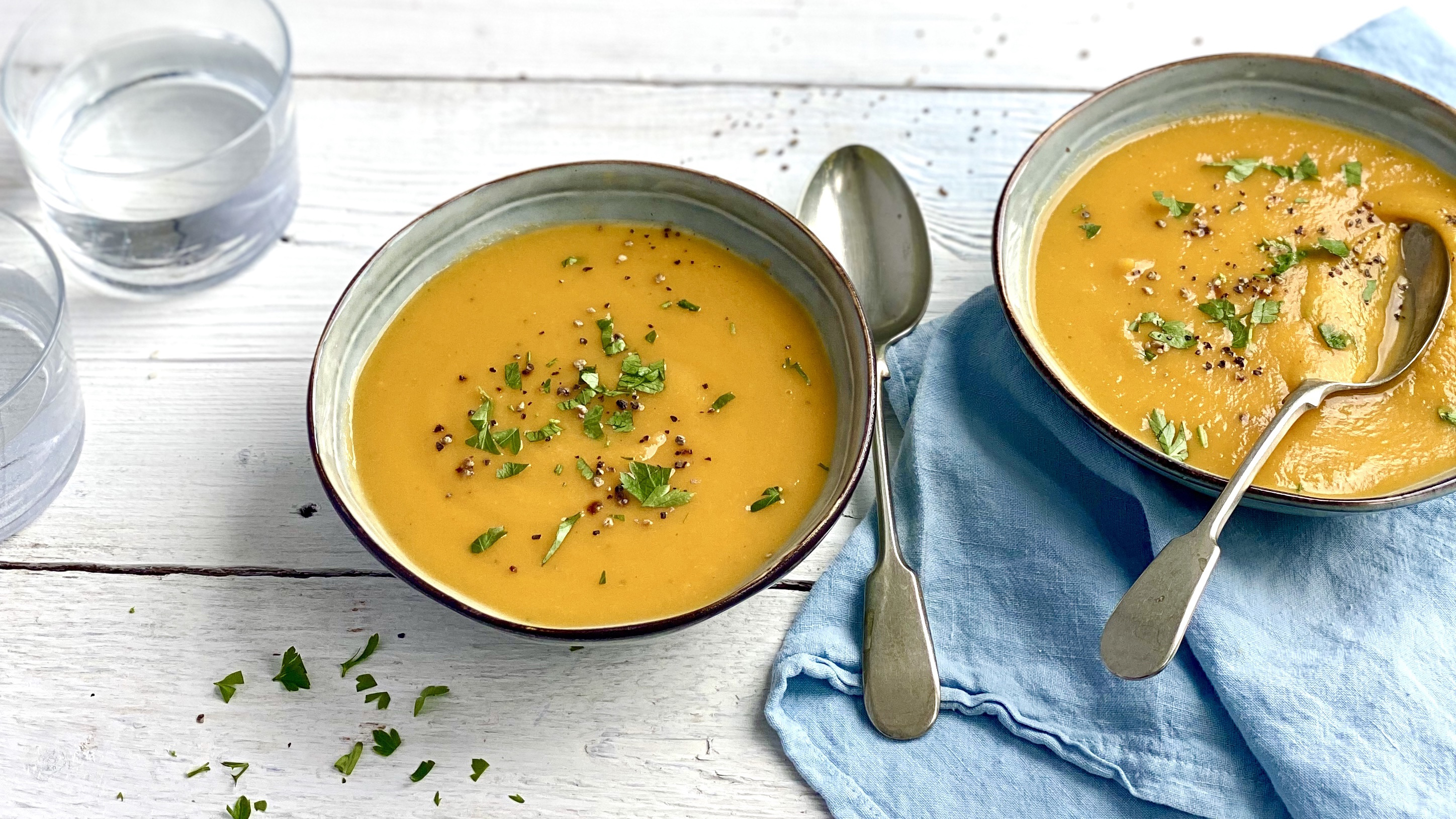 https://food-images.files.bbci.co.uk/food/recipes/root_vegetable_soup_14910_16x9.jpg