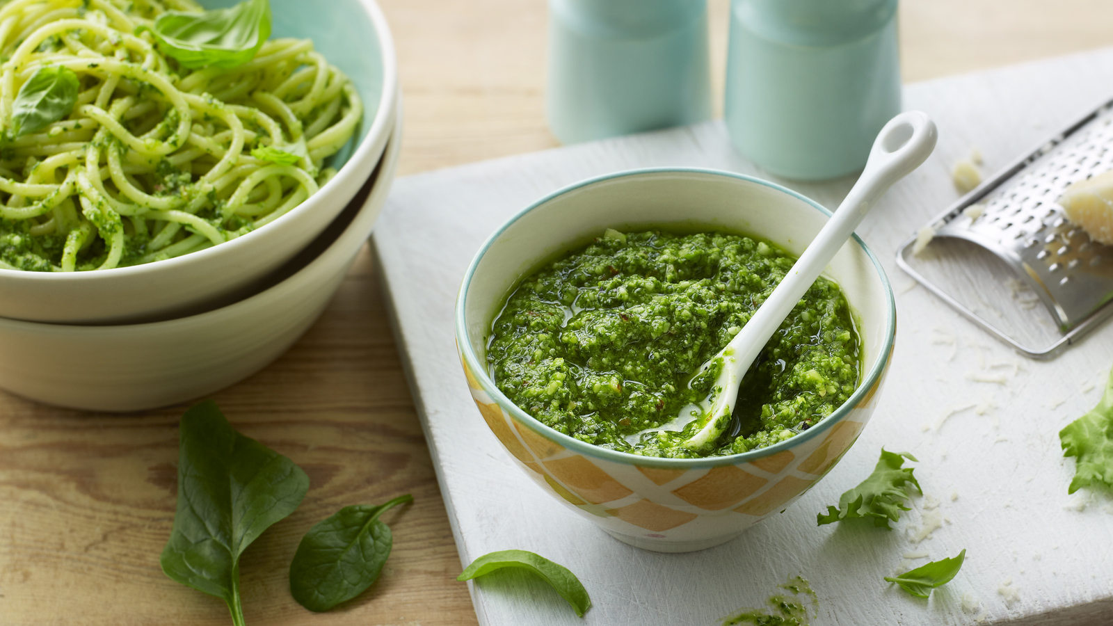 Salad leaf pesto