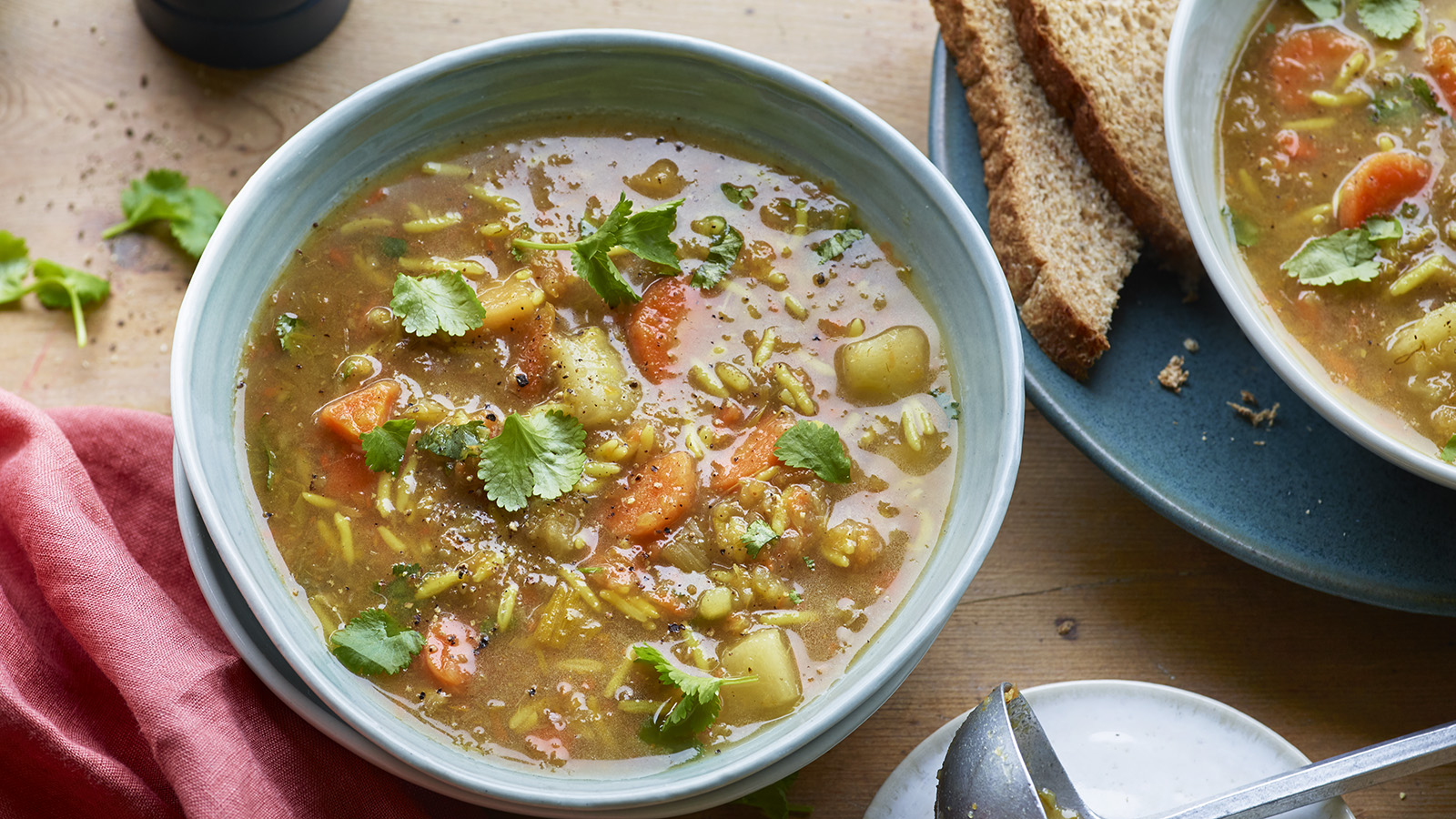 https://food-images.files.bbci.co.uk/food/recipes/slow_cooker_mulligatawny_70307_16x9.jpg