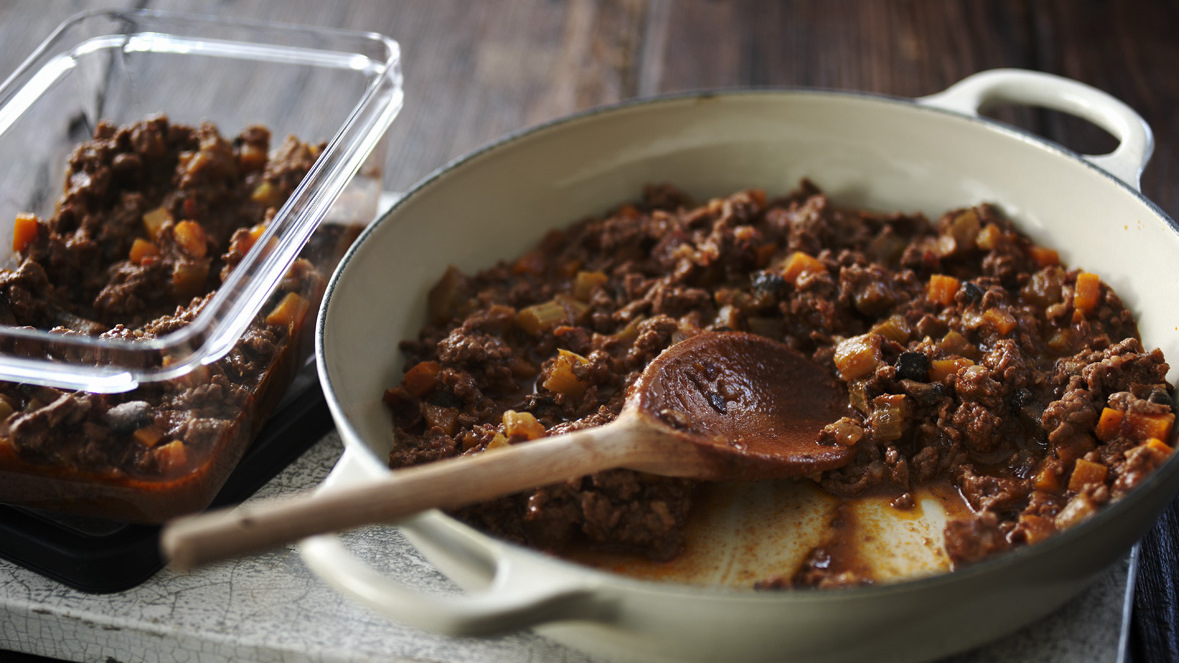 Minced beef pie recipe - BBC Food