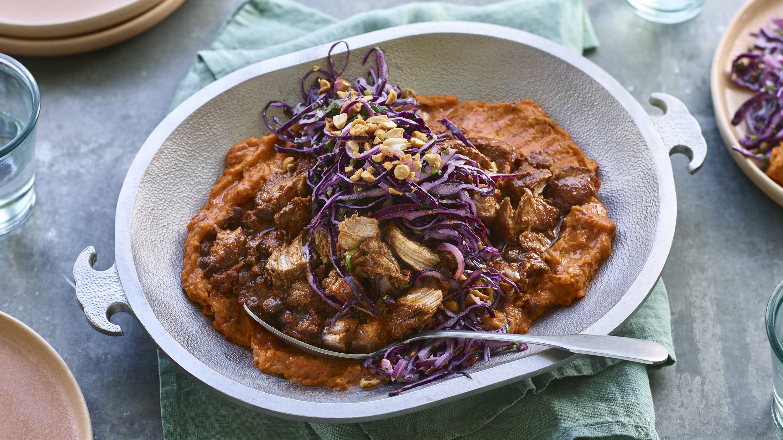 https://food-images.files.bbci.co.uk/food/recipes/spiced_pork_beans_11197_16x9.jpg