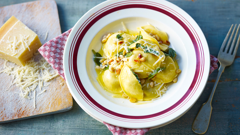 Tortellini with spinach and ricotta recipe - BBC Food