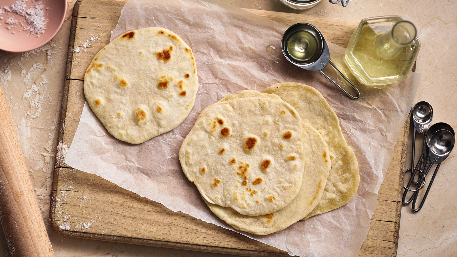 https://food-images.files.bbci.co.uk/food/recipes/tortilla_wraps_70015_16x9.jpg