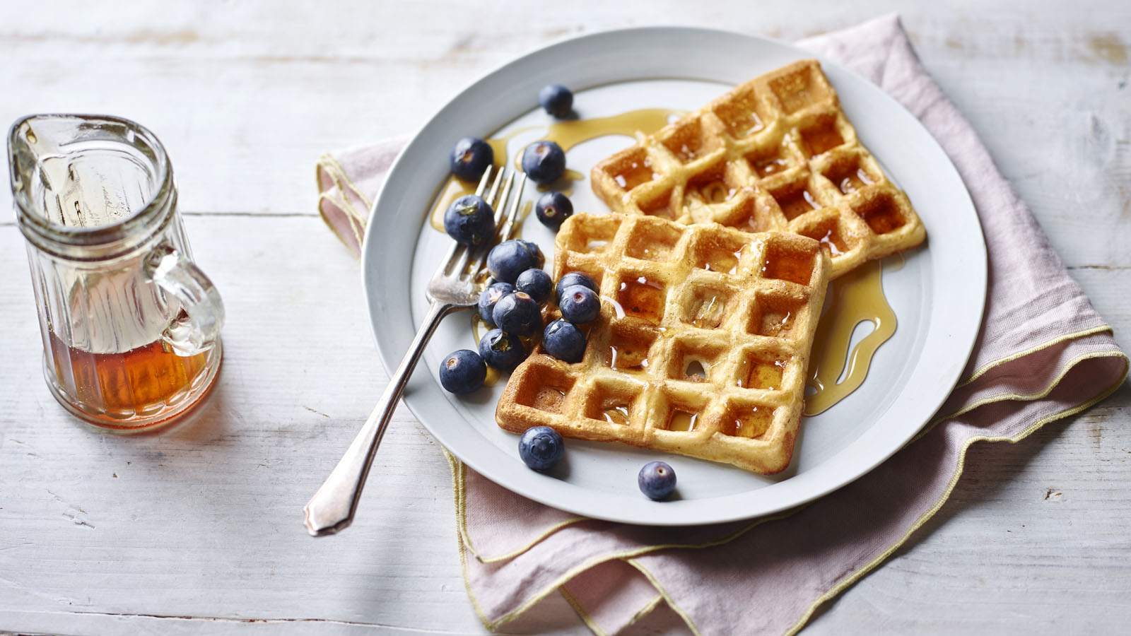 femte hår Intim Nigella's waffles recipe - BBC Food