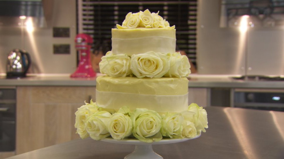 Baked my friend's wedding cake for this weekend. 3 tiers of chocolate mud  cake filled with dark chocolate buttercream and raspberries ❤️ : r/Baking