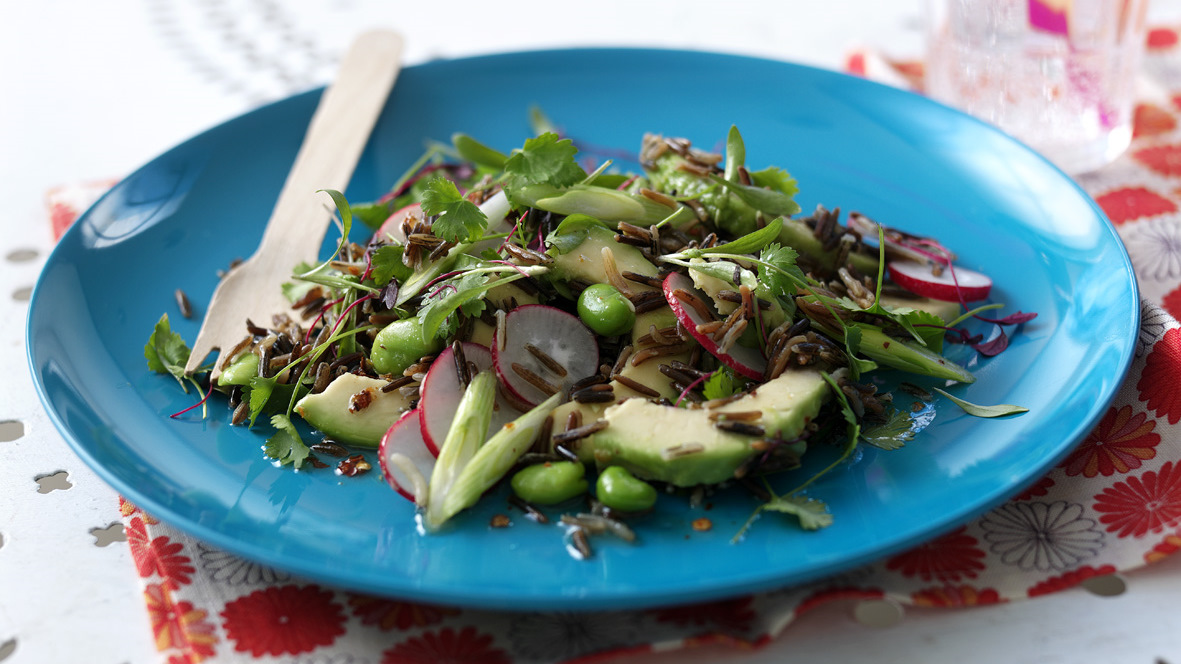 https://food-images.files.bbci.co.uk/food/recipes/wild_rice_salad_89972_16x9.jpg