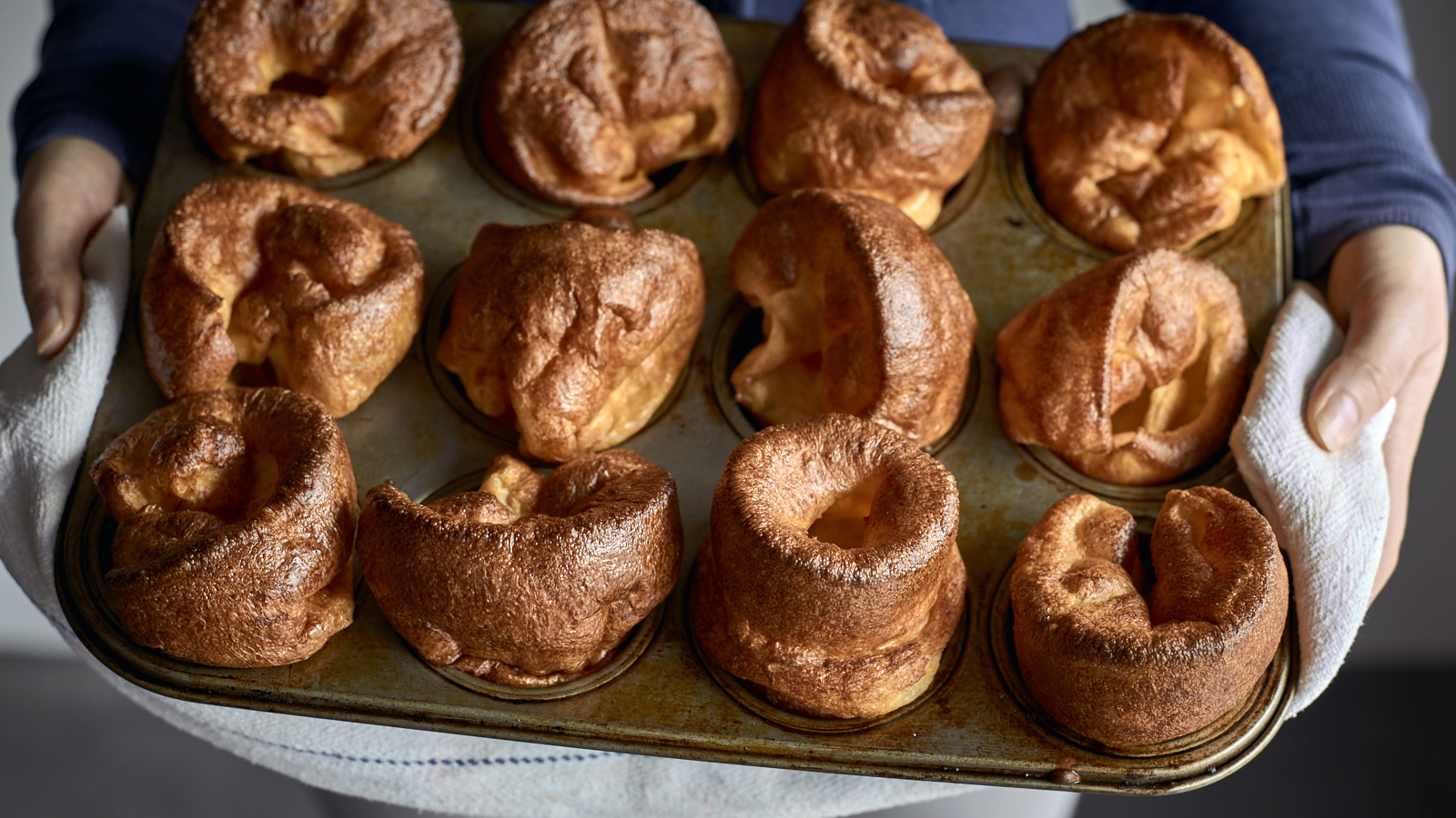 Homemade] Yorkshire pudding in new cast iron pan : r/food